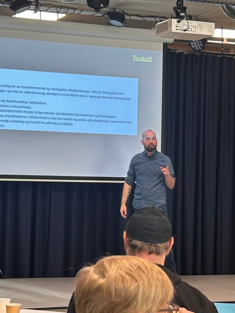 Klaus Lintho holder kurs om vold og trusler
